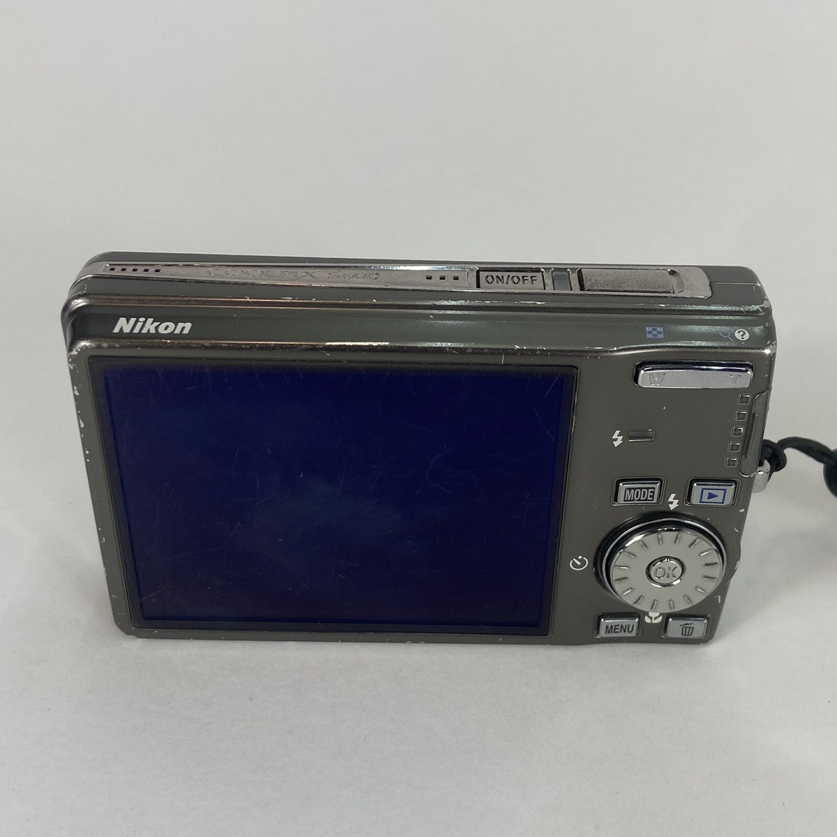 NIKON COOLPIX S600 10.0 Megapixel Digital Camera Parts or Repair