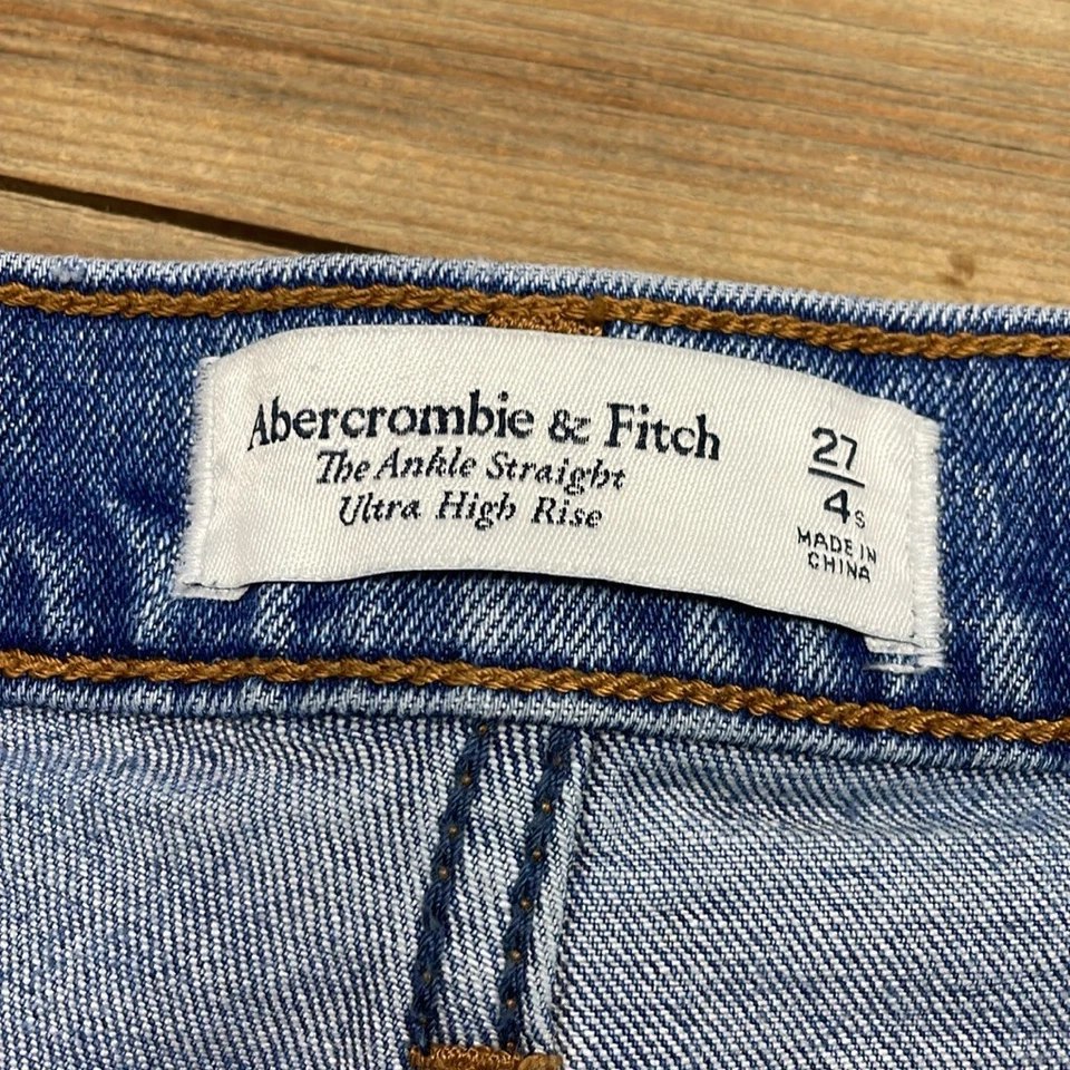 Abercrombie & Fitch The Ankle Straight Ultra High Rise Jeans Short Inseam - Image 4 of 4