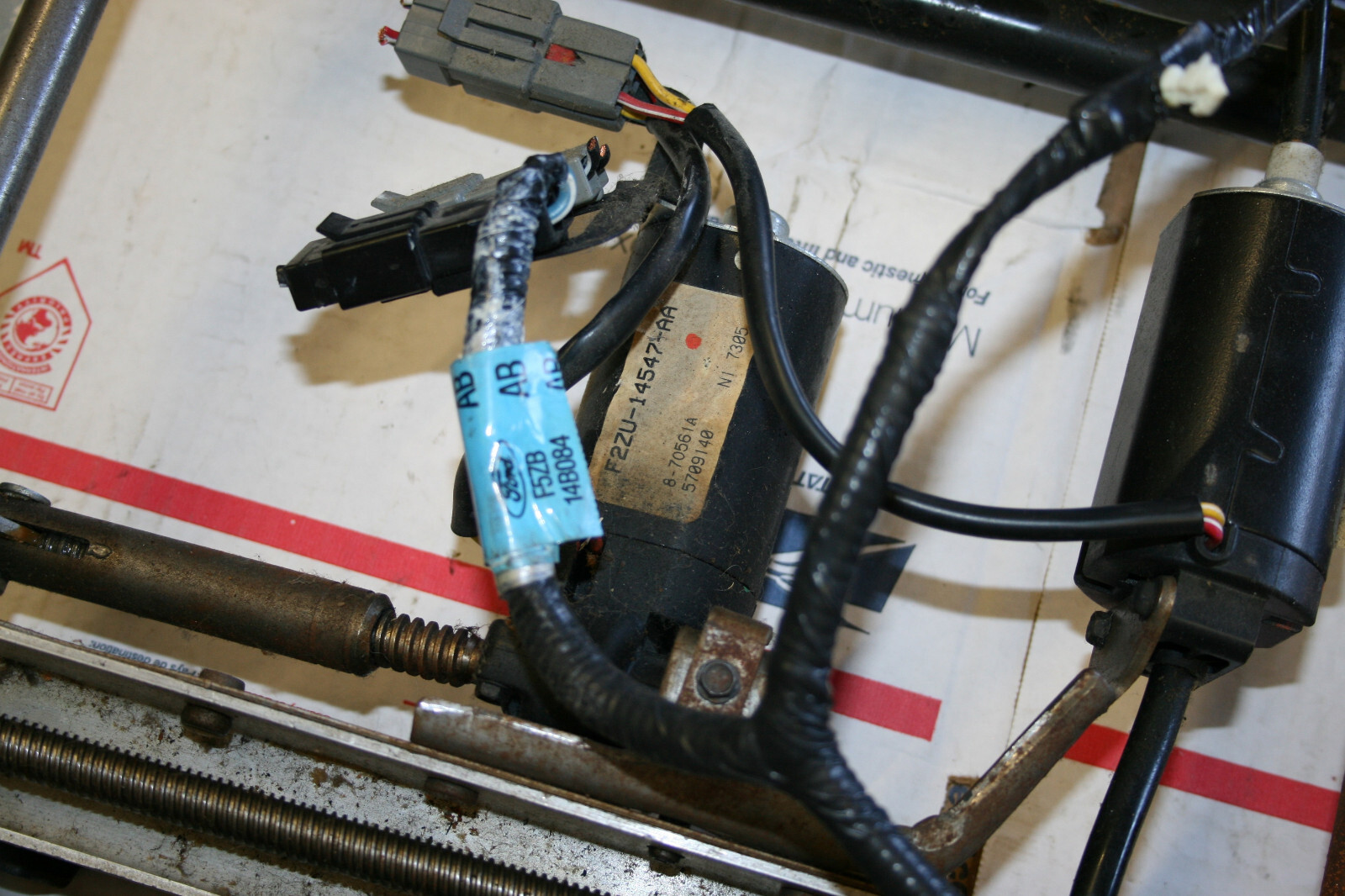 94 95 96 97 98 Mustang Power Seat Track Driver Side Left Assembly WORKS