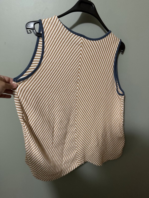 Betsy's Boutique Shop Striped Sweater Tank Top Women's M Gold blue