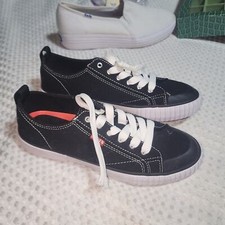 ZAPATOS DEPORTIVOS LEVIS EUC PARA MUJER TALLA 6 ANIKA MODA
