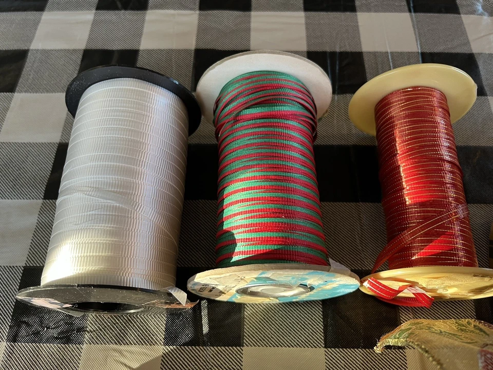 Lot of 18 Christmas Decorative Ribbon Curling Nylon Vintage Used - Imagem 4 de 4
