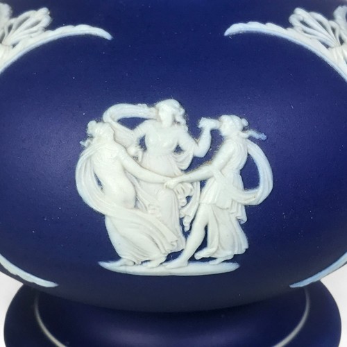 Early 20th Century Wedgwood Cobalt Blue Dipped Jasperware Vase - Picture 6 of 10