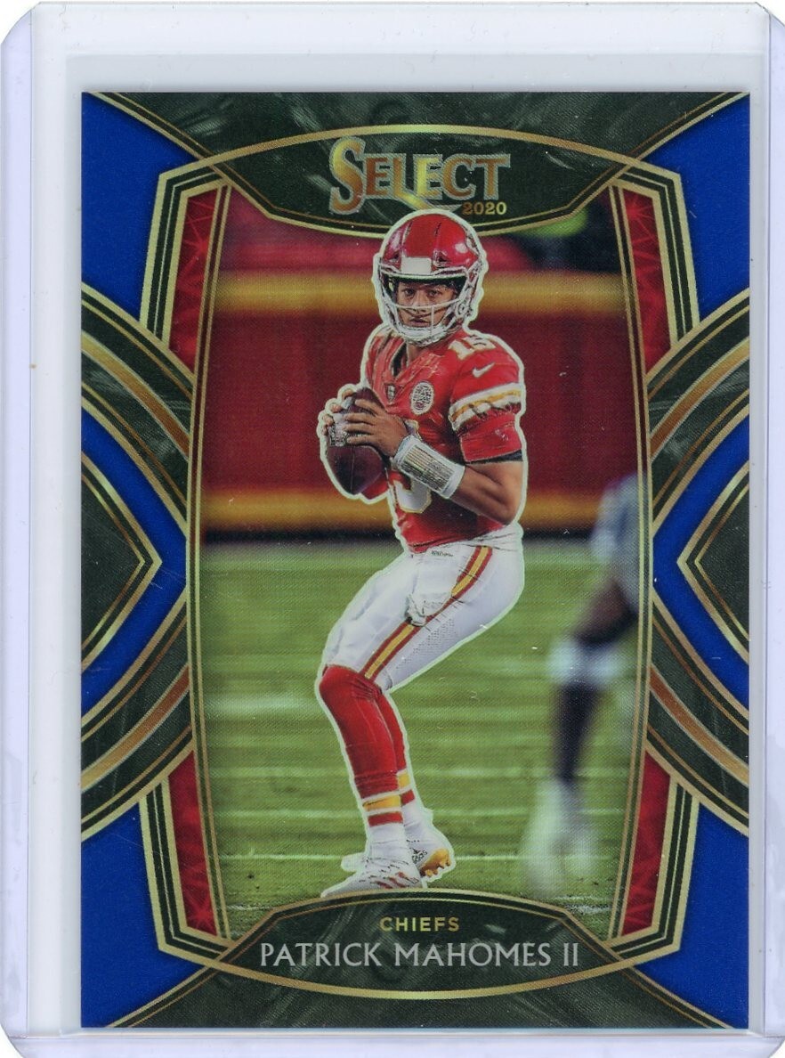 2020 Panini Select Football  Club Level Blue Prizm 202 Patrick Mahomes II #26/75