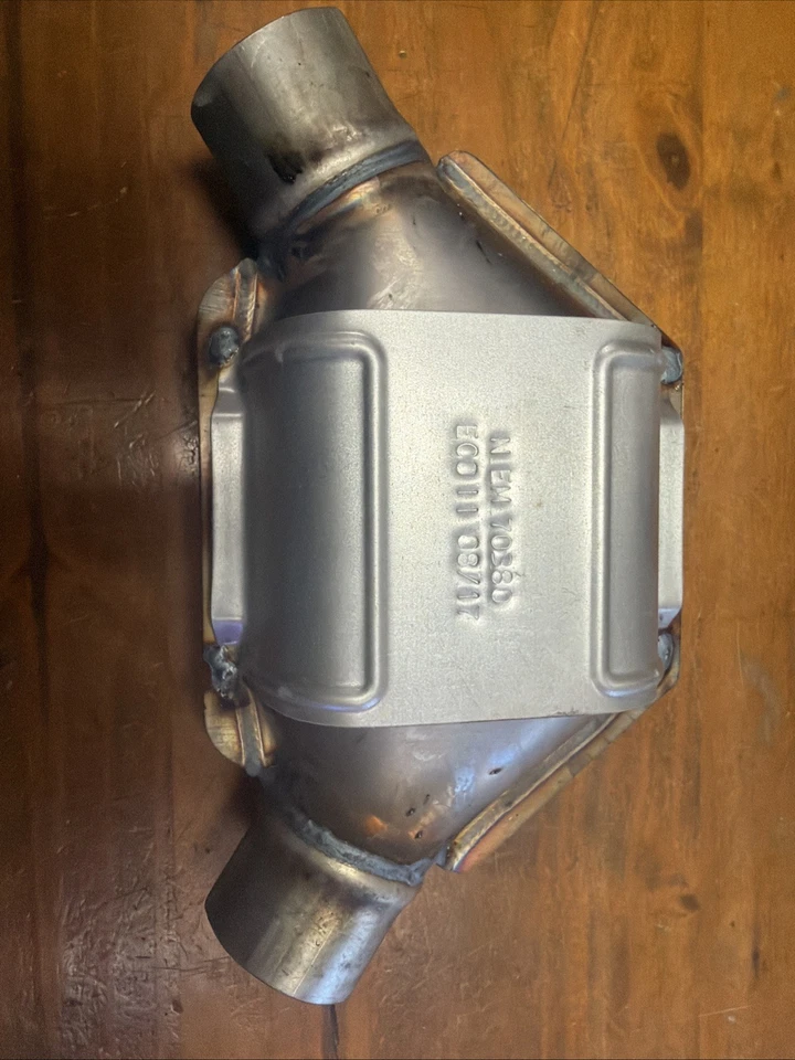 Catalytic Converter-Universal Converter Eastern Mfg 83624 - Image 3 of 4