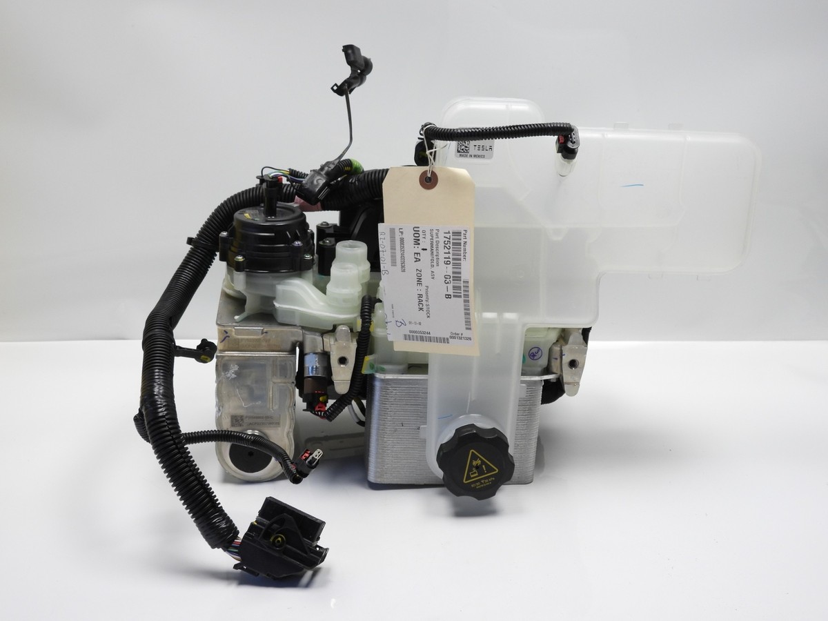 スーラーマン New Tesla 1752119-03-B Supermanifold Coolant Pump Reservoir 2021