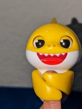 WowWee Pinkfong Baby Shark Fingerlings - Baby Shark - Preschool Interactive Toy
