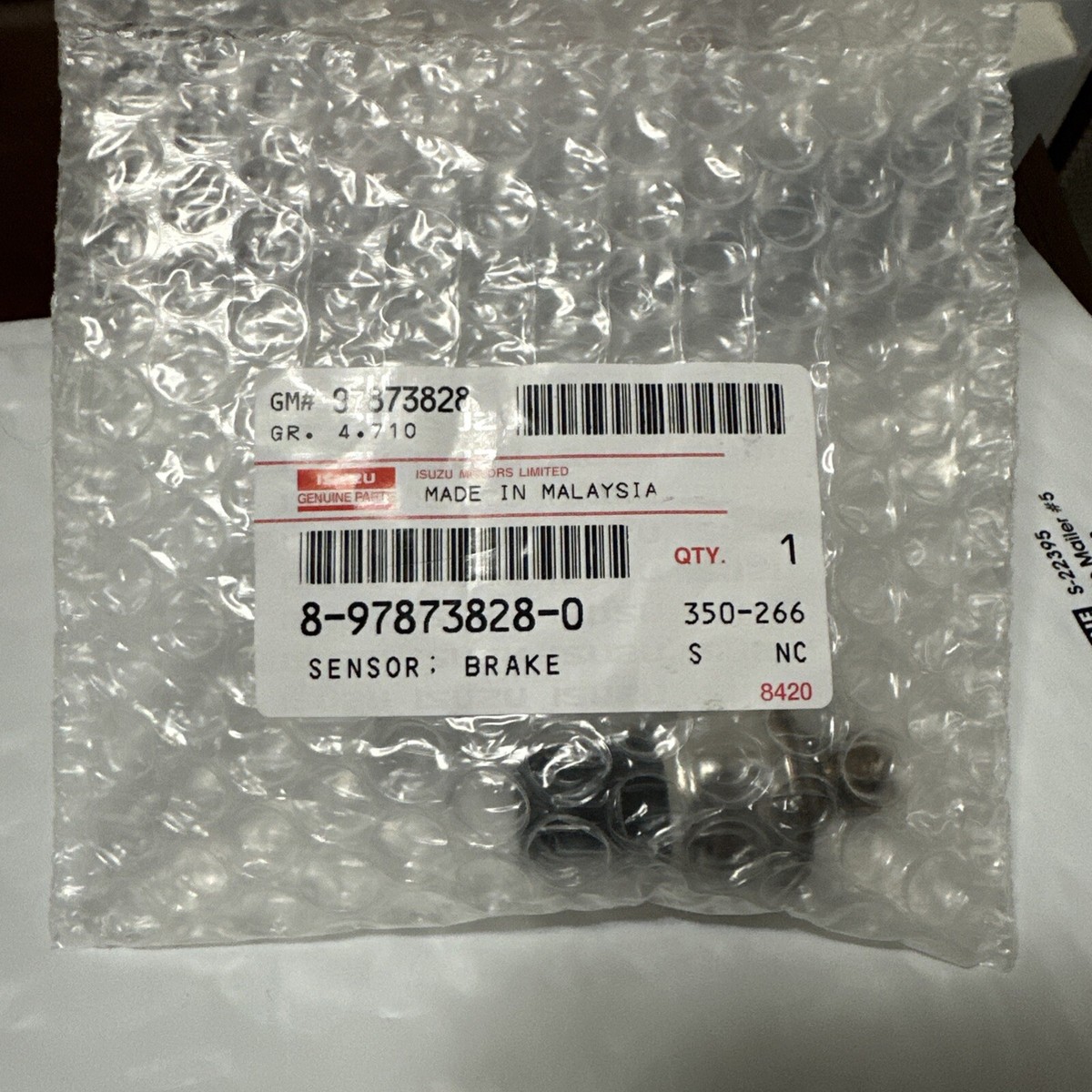 Genuine Isuzu Sensor pressure Brake, cylinder Isuzu NPR-XD