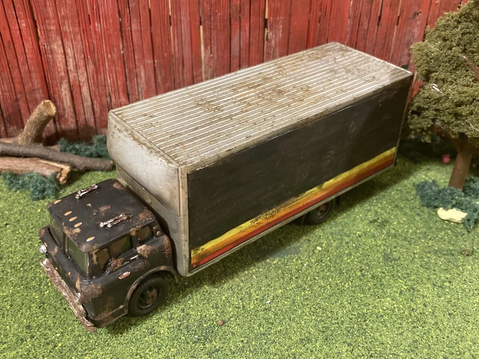 1966 Ford C-950 Rusty Weathered 1/64 Custom Diecast Rusted Box Delivery Truck - Image 2 of 4