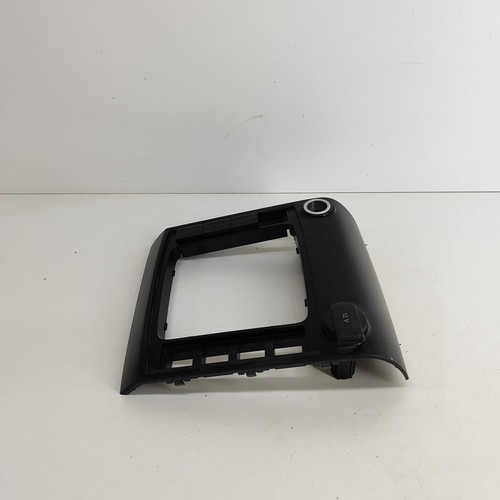 VOLKSWAGEN AMAROK 2H Gear Shifting Level Plastic Trim 2H0863681 2019 RHD - Picture 4 of 9