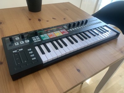 Arturia KeyStep Pro - Midi Controller Sequencer 37 Tasten  Keyboard (Black)