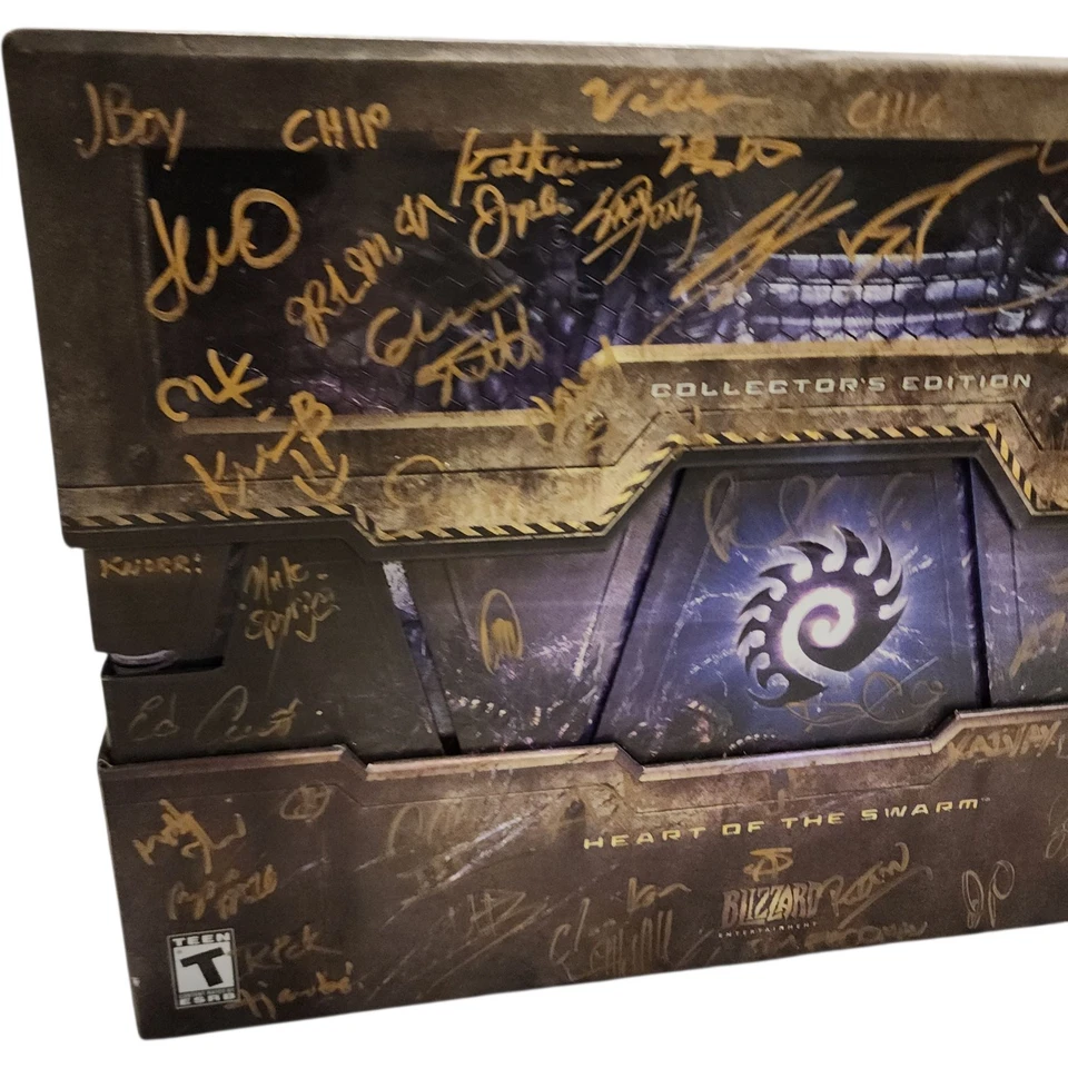 SIGNED Blizzard SC2 StarCraft 2 Heart of the Swarm Collectors Edition Open Box - Image 4 of 4