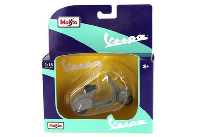 Maisto 31540 Vespa Scooter Punto Farma, Gray 1/18 scale Die-cast