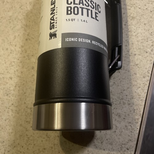 Stanley The Legendary Vacuum Insulated Classic Bottle 1,5 qt / 1,4L - Bild 12 von 22