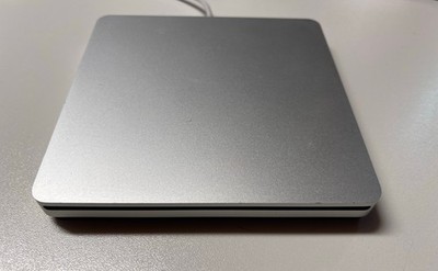 A1379 Apple USB SuperDrive silber externes Laufwerk guter Zustand