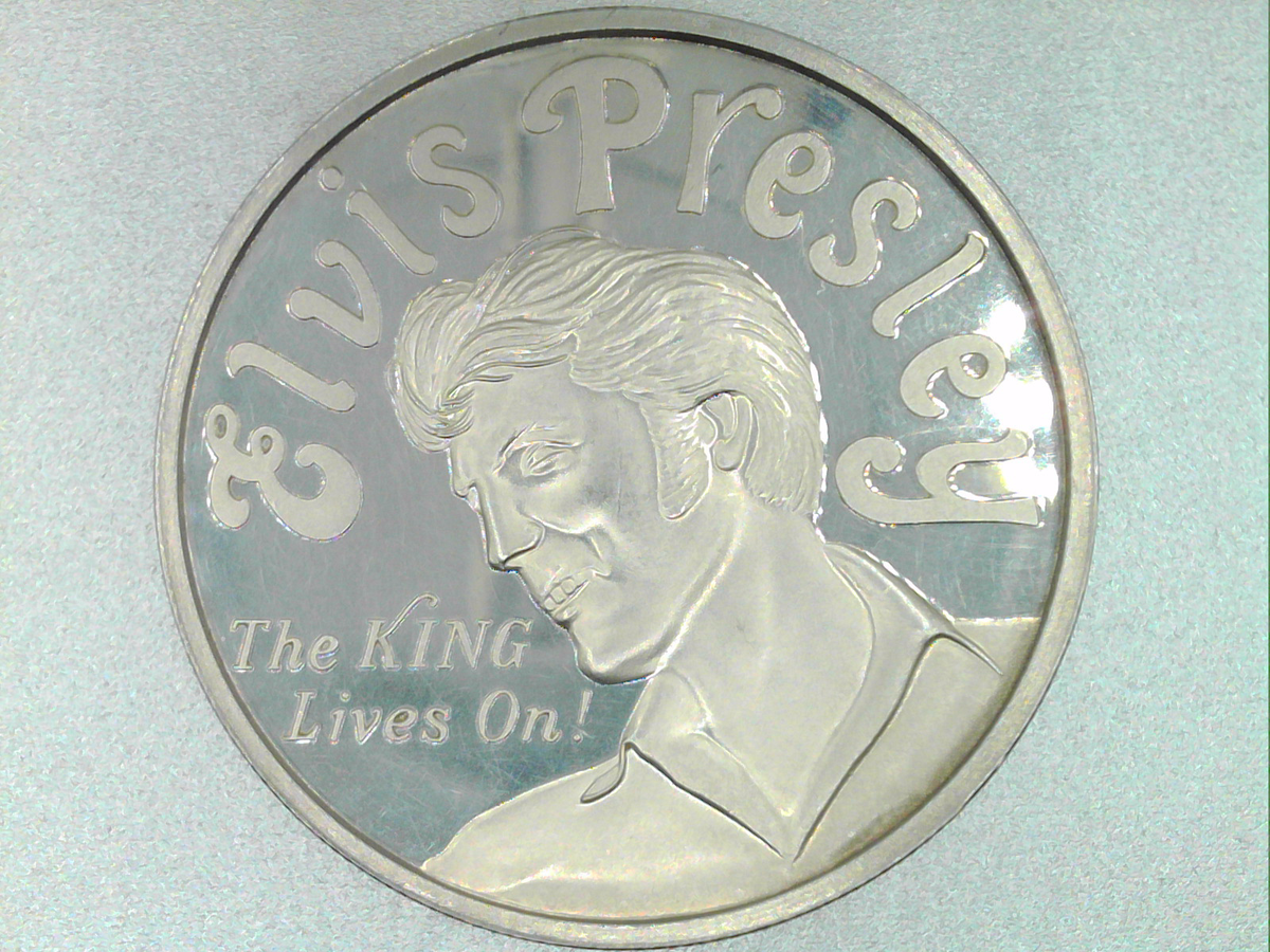 ELVIS PRESLEY THE KING LIVESON 1 TROY OZ. FINE SILVER ROUND ELVIS PRESLEY THE KING LIVESON 1 TROY OZ. FINE SILVER ROUND