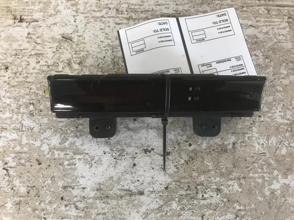 Used Front Center Infotainment Display fits: 2016 Toyota Sequoia dash mounted mu - Image 2 of 4