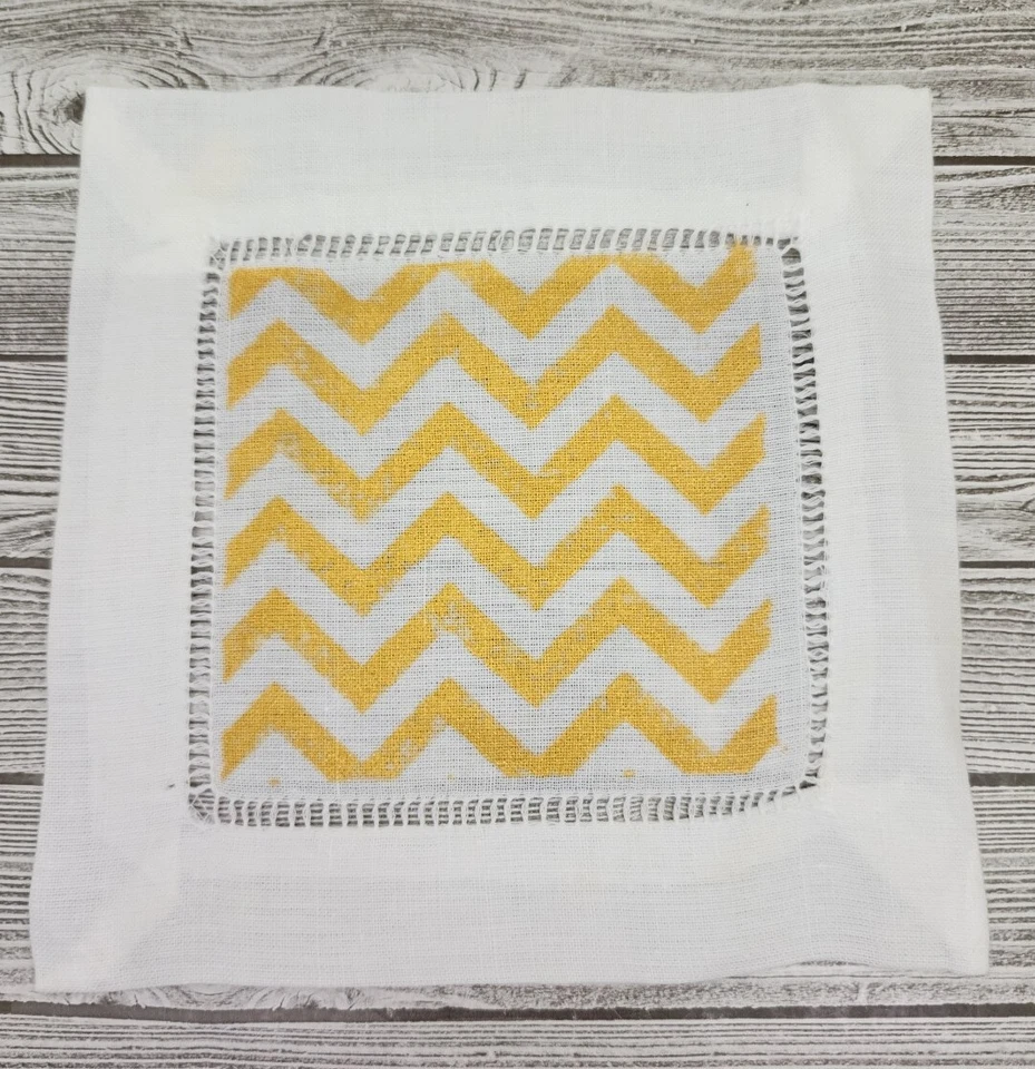 8 porta-copos quadrados de guardanapo Ramie e pano de algodão ouro amarelo branco Chevron - Imagem 3 de 4