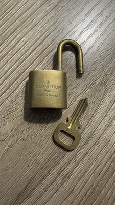 #321 Authentic LOUIS VUITTON Lock & Key set Padlock brass