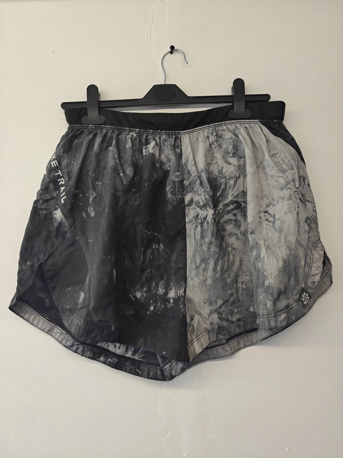 Nike Trail Running Shorts Women's Large Athletic Drawstring, Grey Tie Dye