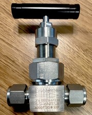 Swagelok SS-6NRS8 316 Stainless Manual Needle Valve 6000 psig 1/2” compression.