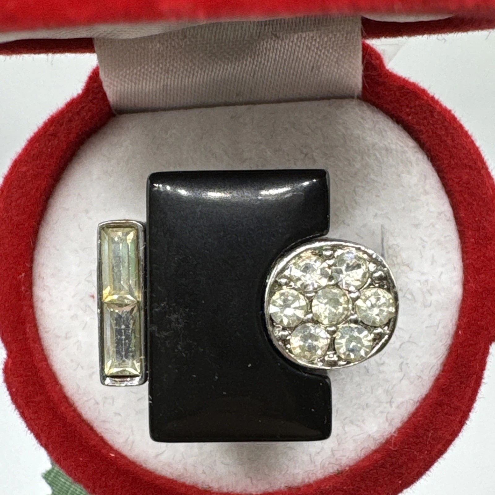 Bague vintage fantaisie argent avec pierre noir et strass. Taille 56.