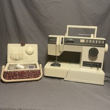 Singer Model 4613 10  13 Pattern Sewing Machine with Case and Accessories Works