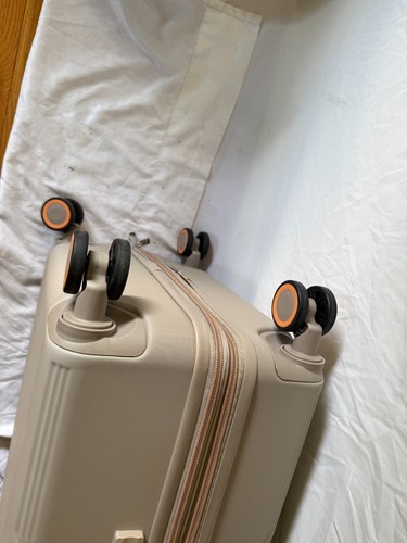 New Tag Gateway 2.0 Hard side Spinner Luggage Medium Check In Beige 24" - Picture 5 of 6