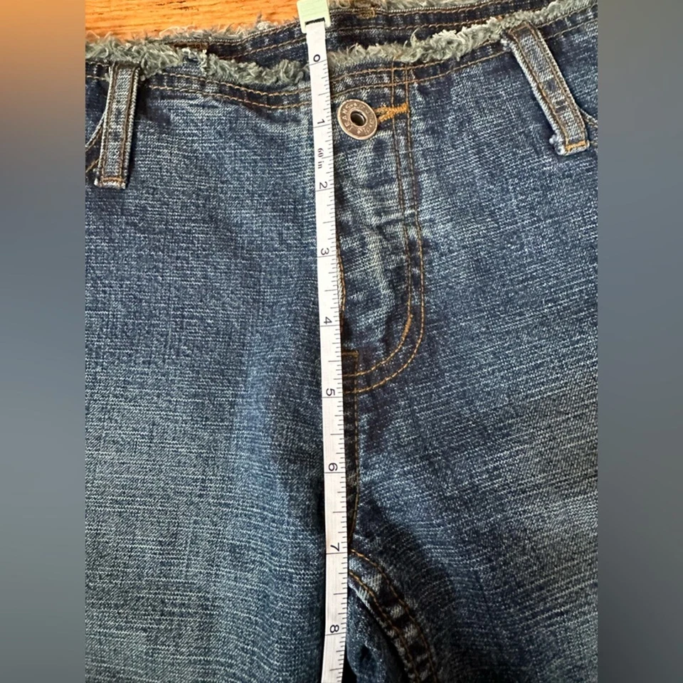 Y2K Zana Di denim capri cutoffs talle bajo 2000s lavado medio desgastado desgastado Foto 4 de 4