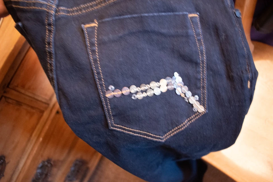 DKNY Skinny Fit Jeans Indigo Stretch & Sequin Pocket Detail W27" L32" Perfect - Image 4 of 4