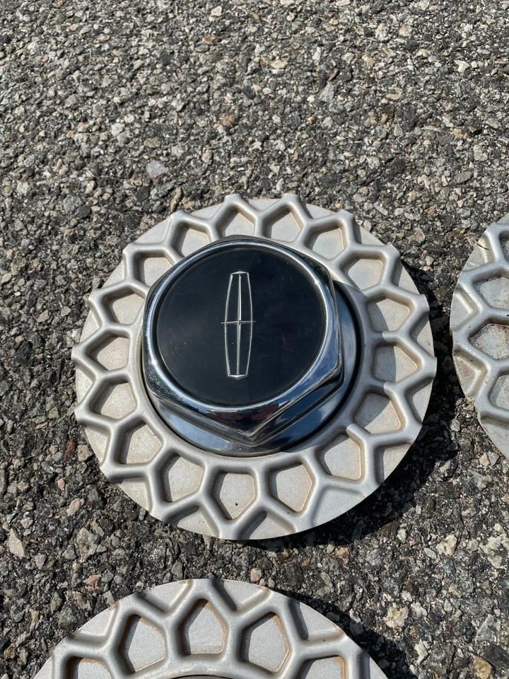 Tapacubos centrales geométricos BBS Lincoln Town Car 1992 a 1997 originales de fábrica Foto 4 de 4