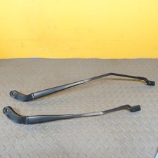 2020-2025 BUICK ENCORE GX FRONT WINDSHIELD WIPER ARM SET OEM 42485014 / 42485015