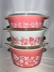 Vintage Pink Gooseberry PYREX #471, #472 & #473 with lids Excellent condition.