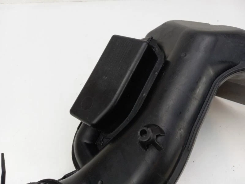 Resonador de tubo de aire Mazda CX-7 2007 Foto 3 de 4