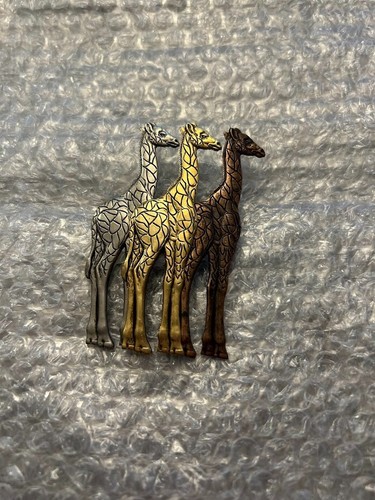 tri colored metal 3 giraffe pin brooch gold silver and bronze tone