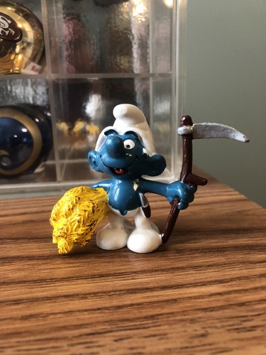 The Smurfs Farmer Smurf Wheat Grain & Sickle 20145 Vintage Display