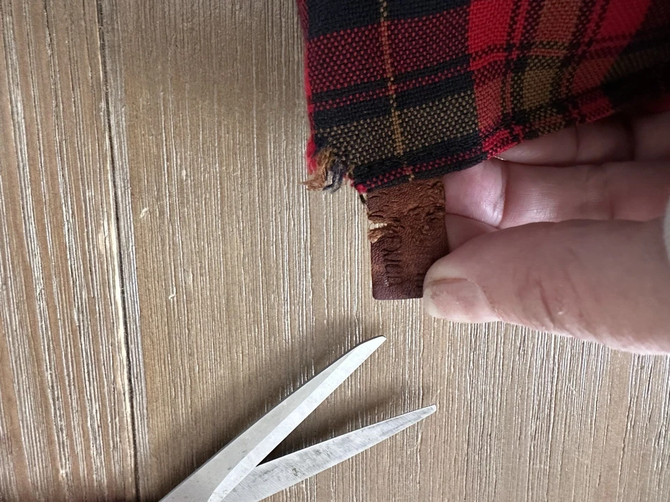 Almohada de viaje Will Leather Goods Outlander a cuadros EE. UU. 13"x10" roja/negra a cuadros usada en excelente estado Foto 4 de 4