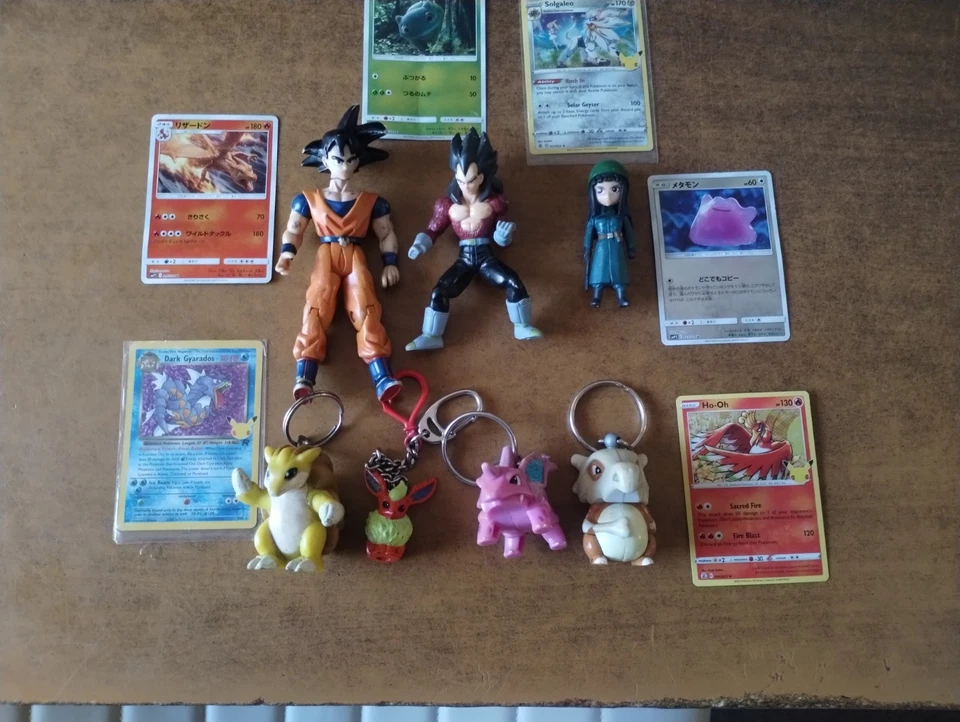 Lote de juguetes Dragon Ball Z y Pokemon usados buen estado Foto 2 de 3