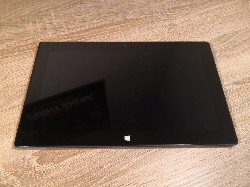 Microsoft Surface RT 1516 Laptop 32GB, Wi-Fi, 10.6" Display. Boxed. Working. - Image 2 of 4