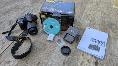 Nikon D D5300 24.2 MP SLR-Digitalkamera m/ AF-S DX 18-55mm in OVP