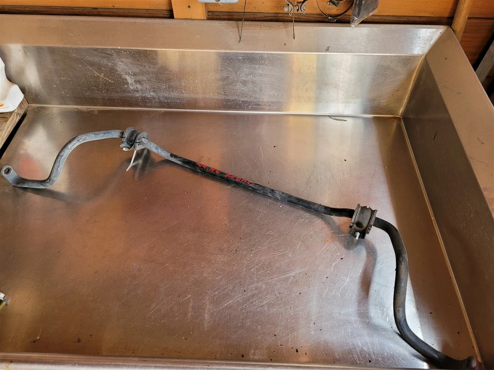 Barra estabilizadora delantera antivuelco estabilizadora Honda Odyssey 1999-2004 sin eslabones usada OEM Foto 2 de 4