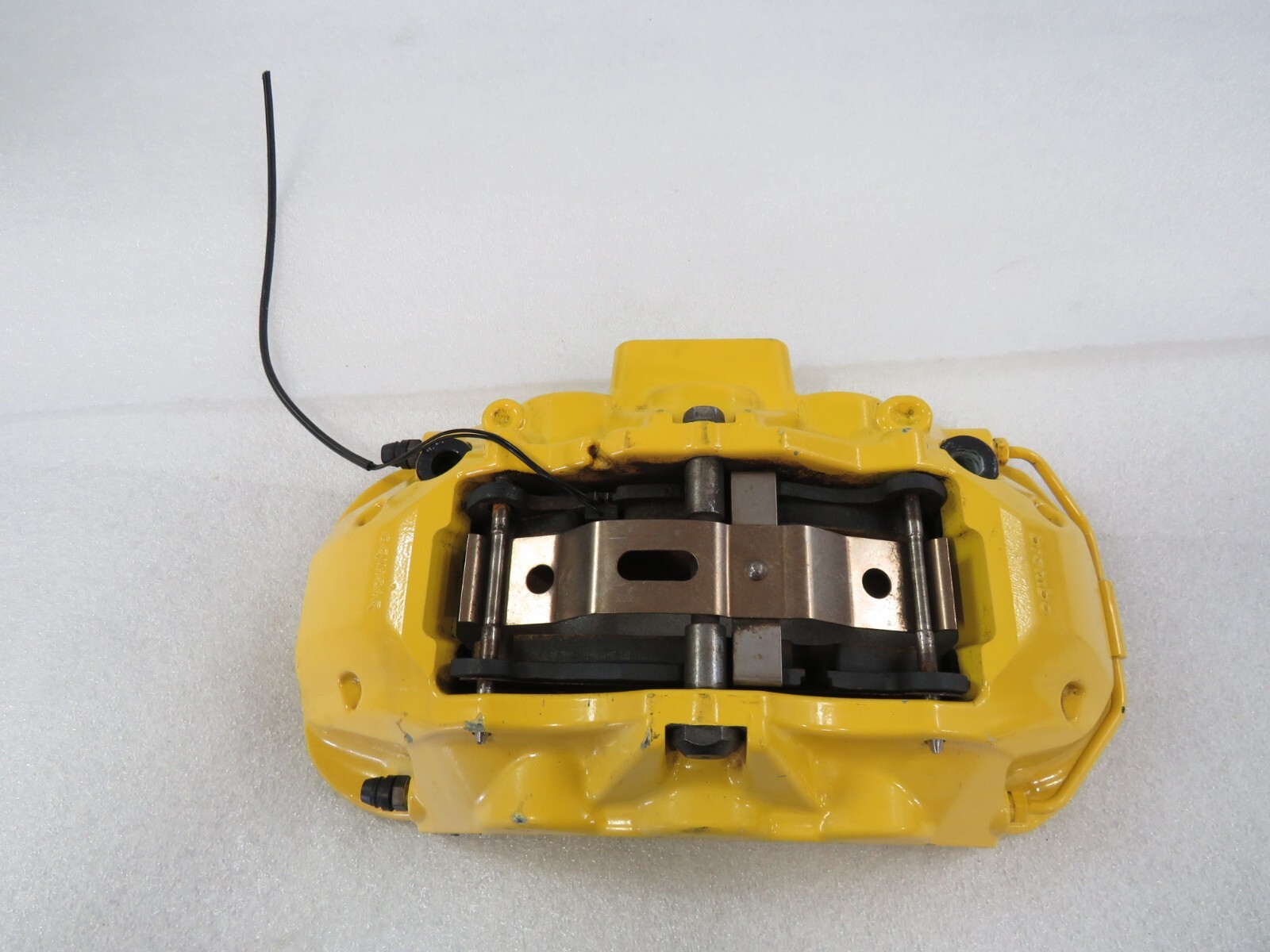 Maserati Granturismo, LH, Front Brake Caliper, Yellow, Chipped, Used, 82102601