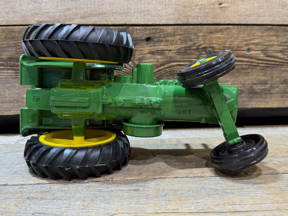ERTL, John Deere, 1949-1954 Model R Tractor, Series II, 1:16 Scale ...