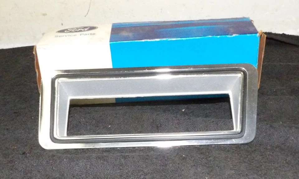 Monterey Custom Marquis Brougham 1971 1972 nuevo de colección guardabarros delantero derecho marcador lámpara bisel Foto 4 de 4