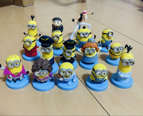 Lot De Merchandising Anime - Figurines, Peluches, Bracelets, Tasses, Badges - Occasion - Assortiment Divers