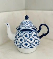 Harry & David Teapot with Built-In Strainer, Blue and White, 10oz