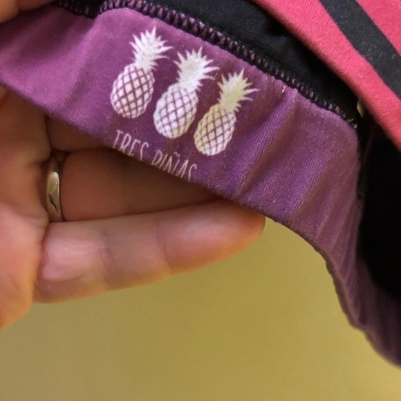 Sujetador deportivo a rayas rosa y negro Tres Pinas Foto 2 de 3