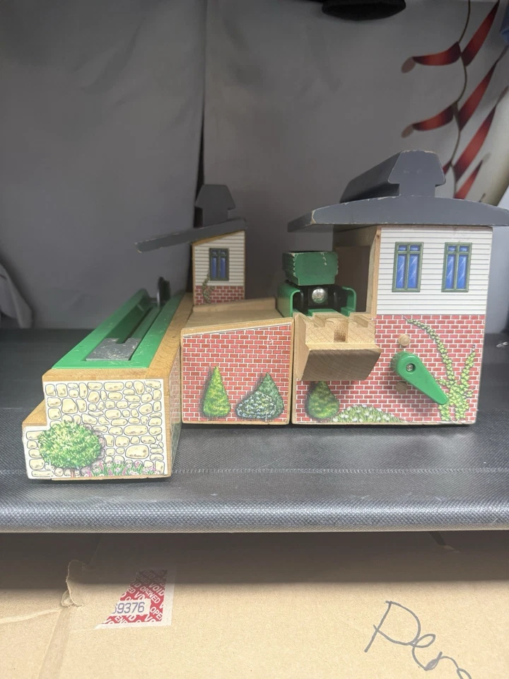 Thomas And Friend Ferrocarril de madera - Aserradero Sodor (raro) con depósito de vertido. Foto 2 de 4