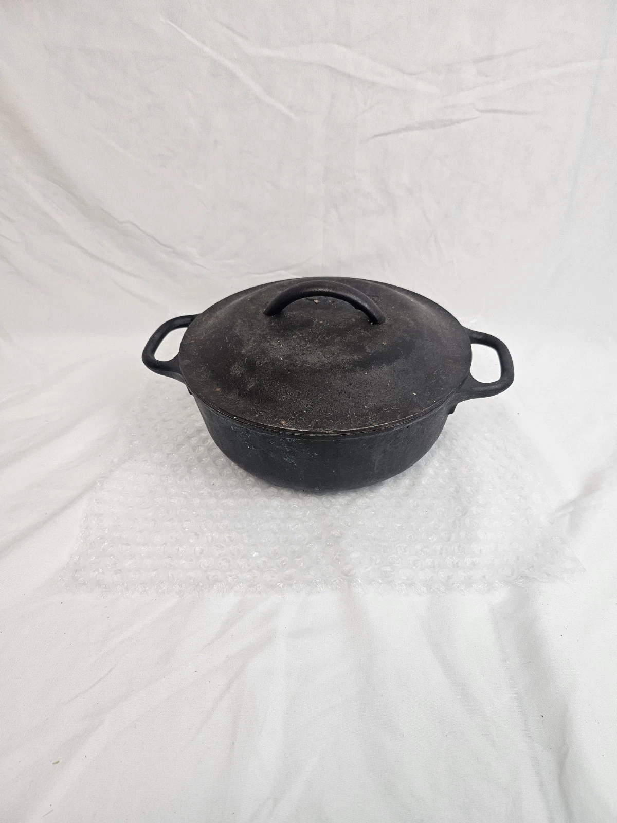 Lodge 2 Qt. Cast Iron Serving Pot 2PS2 Dutch Oven &Lid Open Fire Cooking Camping