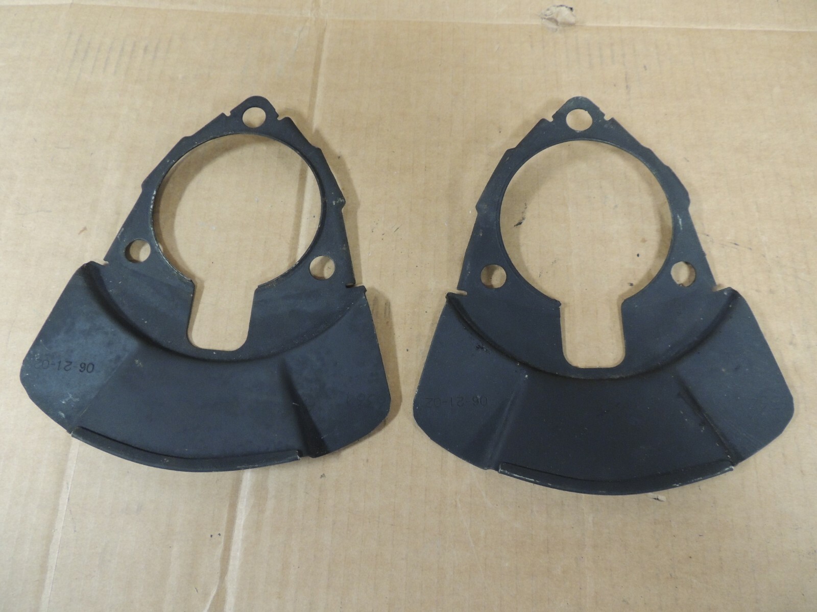 0107 Chevy Silverado/GMC 1500 FRONT BRAKE DUST SHIELD PAIR 15716364